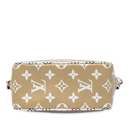 Louis Vuitton Monogram Giant Beach Pouch One-Shoulder Bag M67610 Khaki White Vinyl