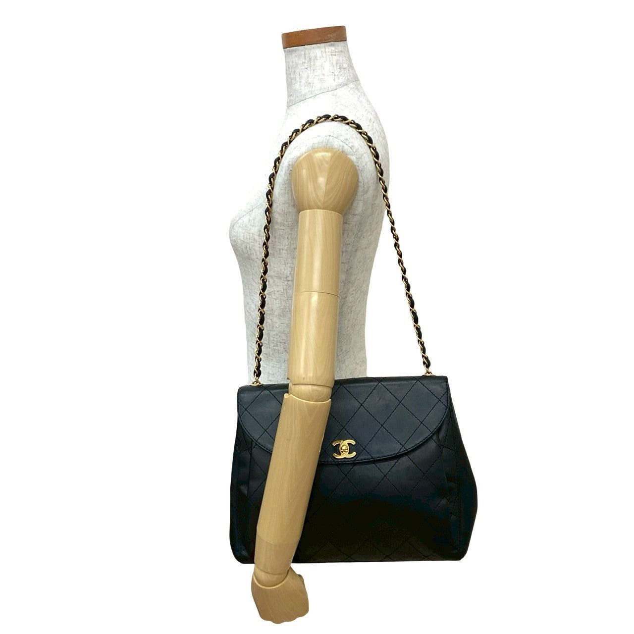 Chanel Shoulder Bag Lambskin Black Matrasse