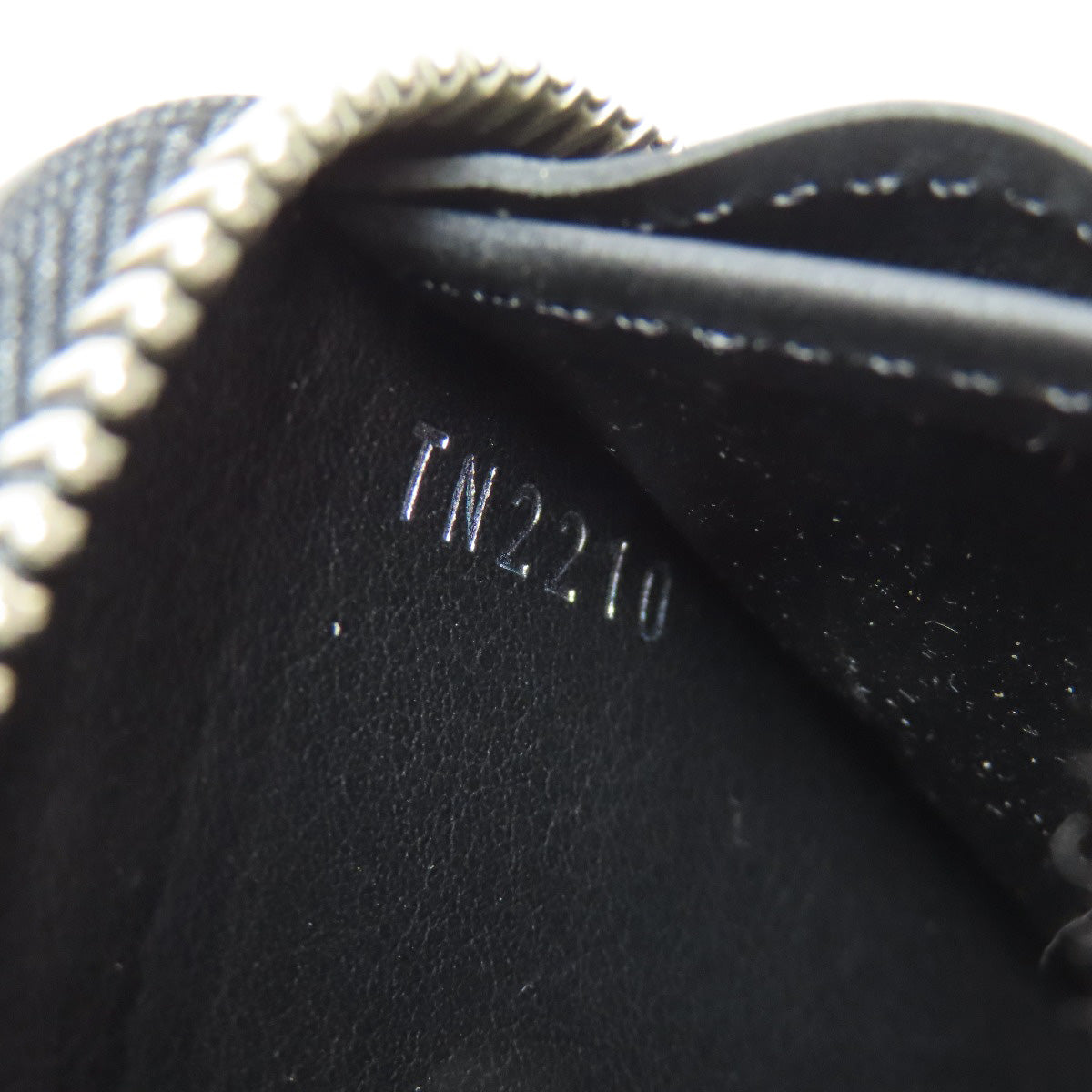 Louis Vuitton Long Wallet Purse M61867 Mahina Leather Black Zippy Wallet Women