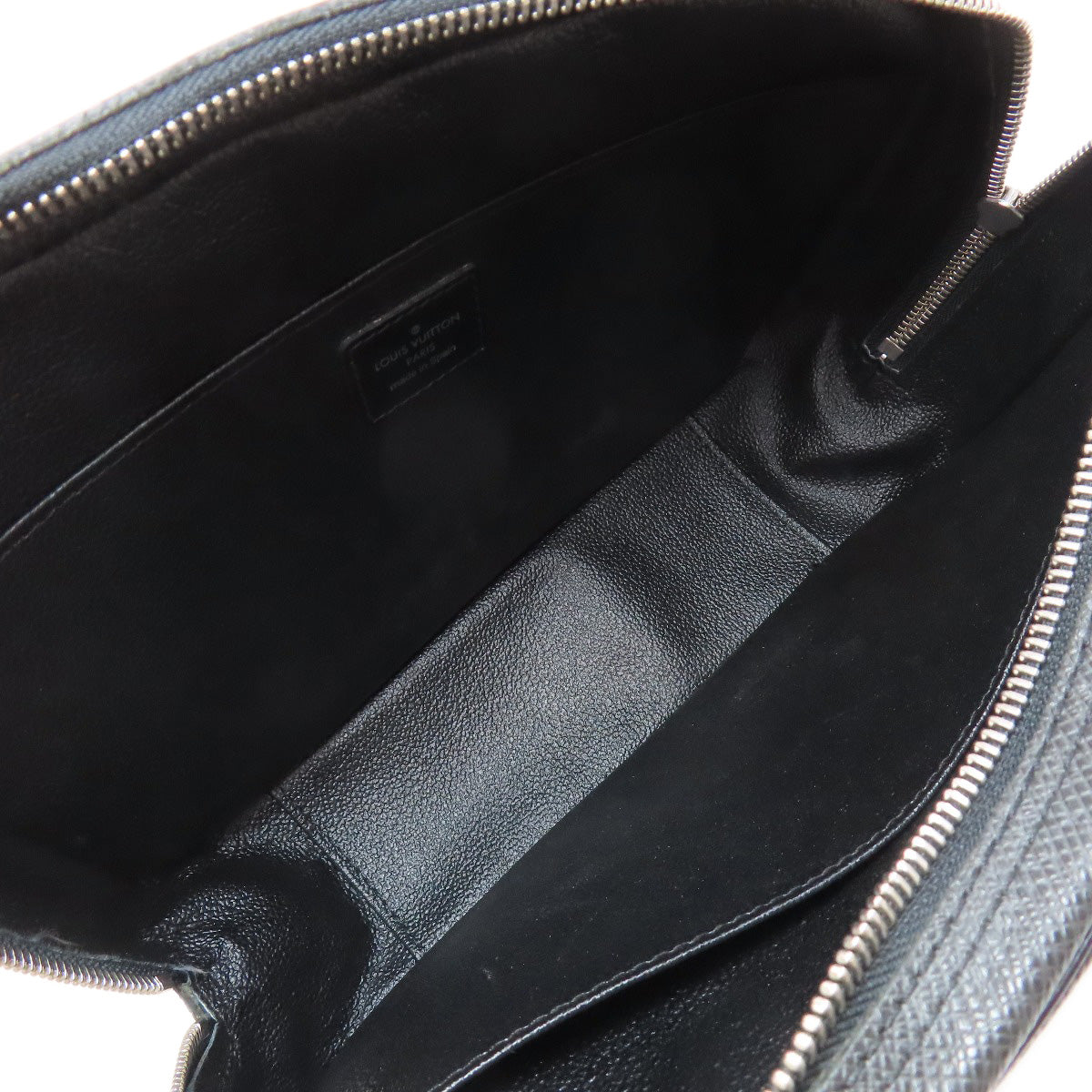 Louis Vuitton Business Bag M32663 Taiga Gray Truth Cracking Tat Gm