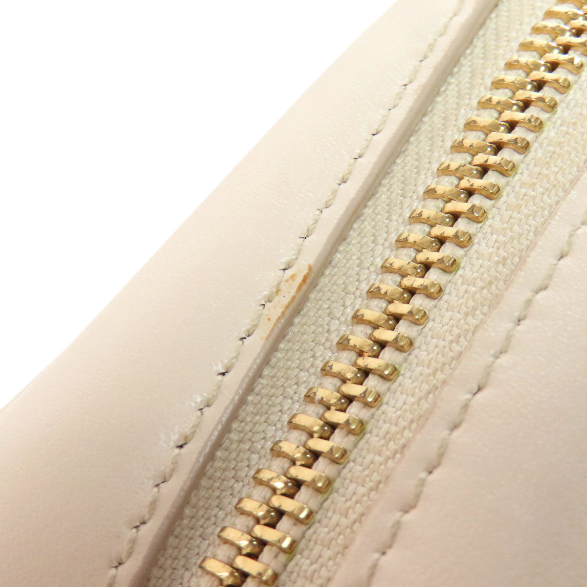 Salvatore Ferragamo Shoulder Bag Leather White Vara Ribbon