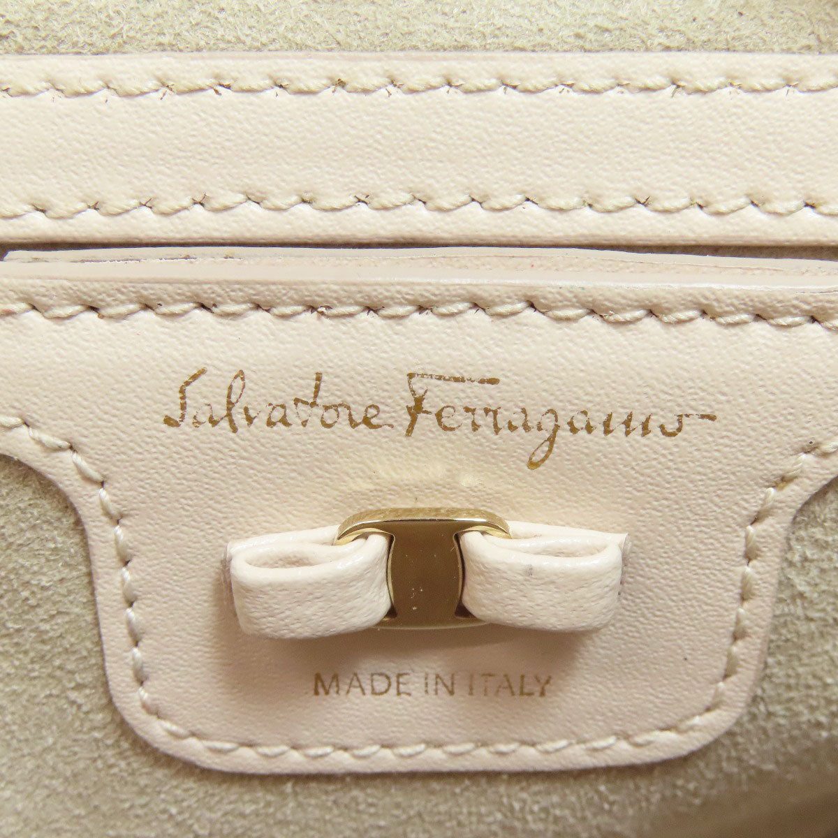 Salvatore Ferragamo Shoulder Bag Leather White Vara Ribbon