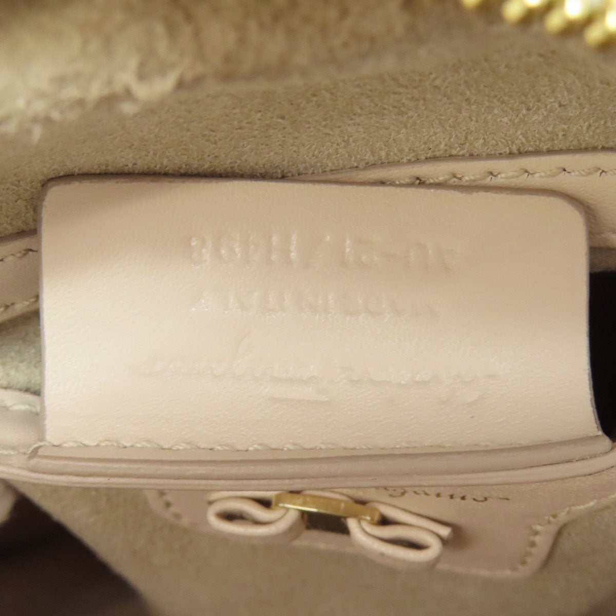 Salvatore Ferragamo Shoulder Bag Leather White Vara Ribbon