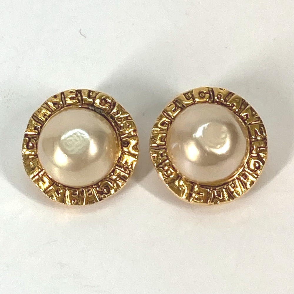 Chanel Earring Metal Gold Vintage Round Logo Fake Pearl Women