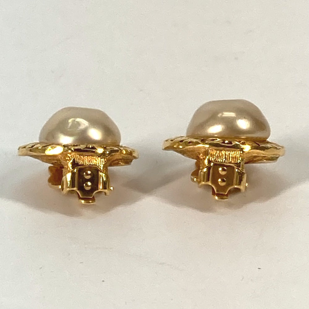 Chanel Earring Metal Gold Vintage Round Logo Fake Pearl Women