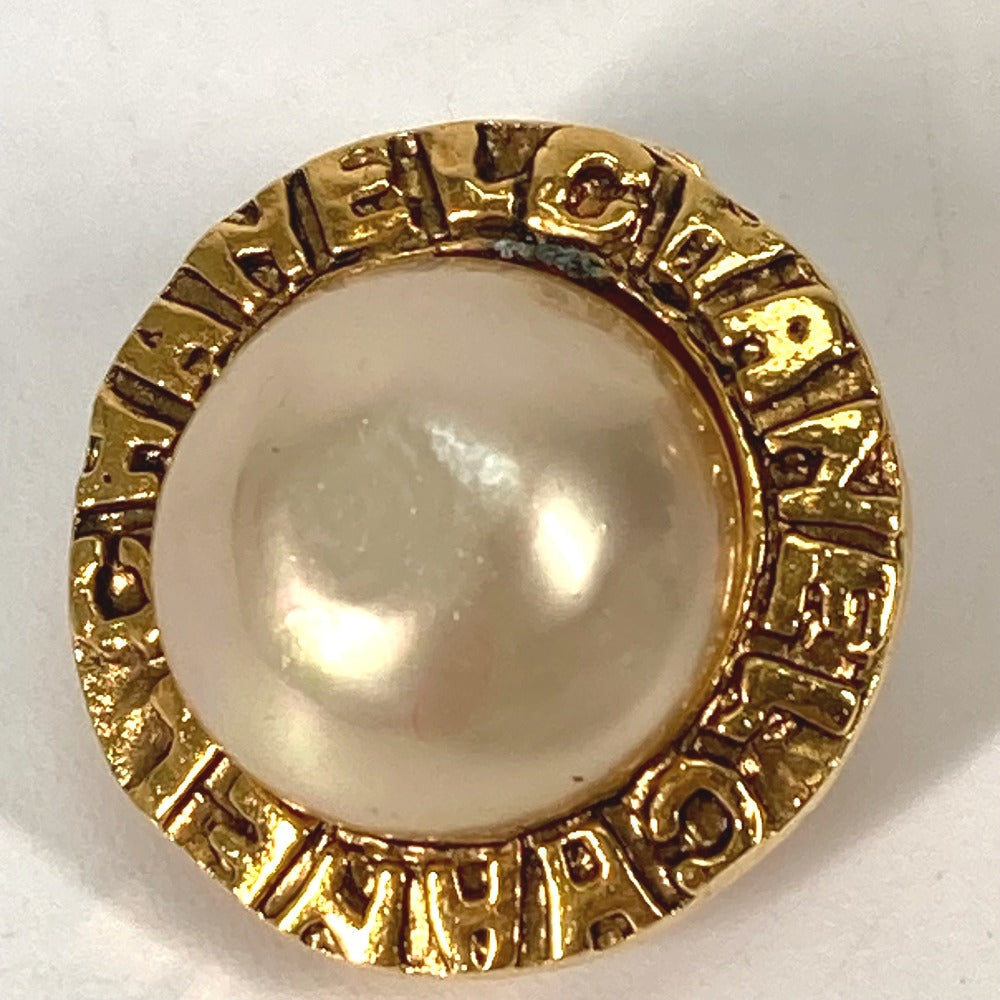 Chanel Earring Metal Gold Vintage Round Logo Fake Pearl Women