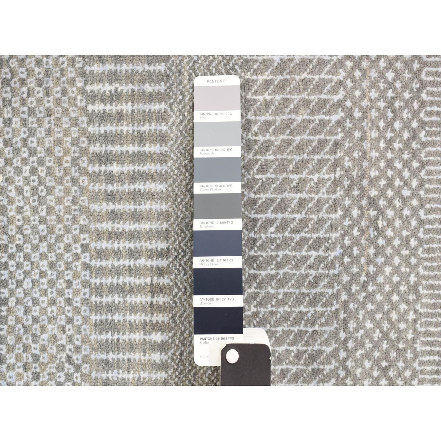 2'7"X8' Gray Modern Grass Design Wool And Silk Hand Knotted Runner Rug