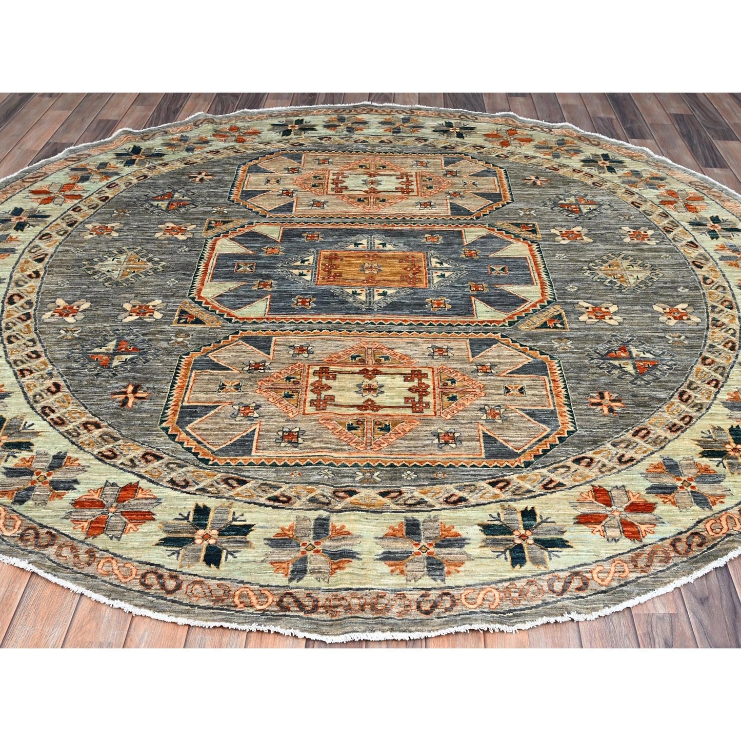 8'X8' Seared Gray Extra Soft Wool Caucasian Design Round Oriental Rug