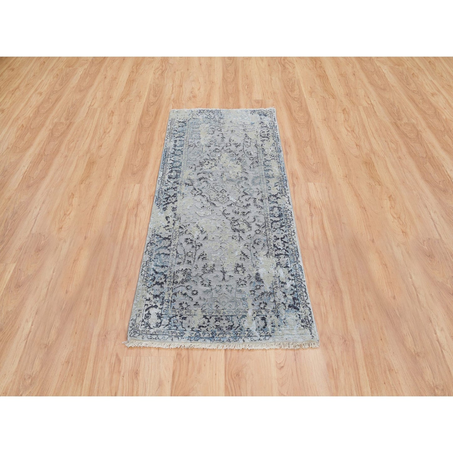 2'6"X6' Gray Hand Knotted Broken Kishoon Design Silk With Wool Runner Rug