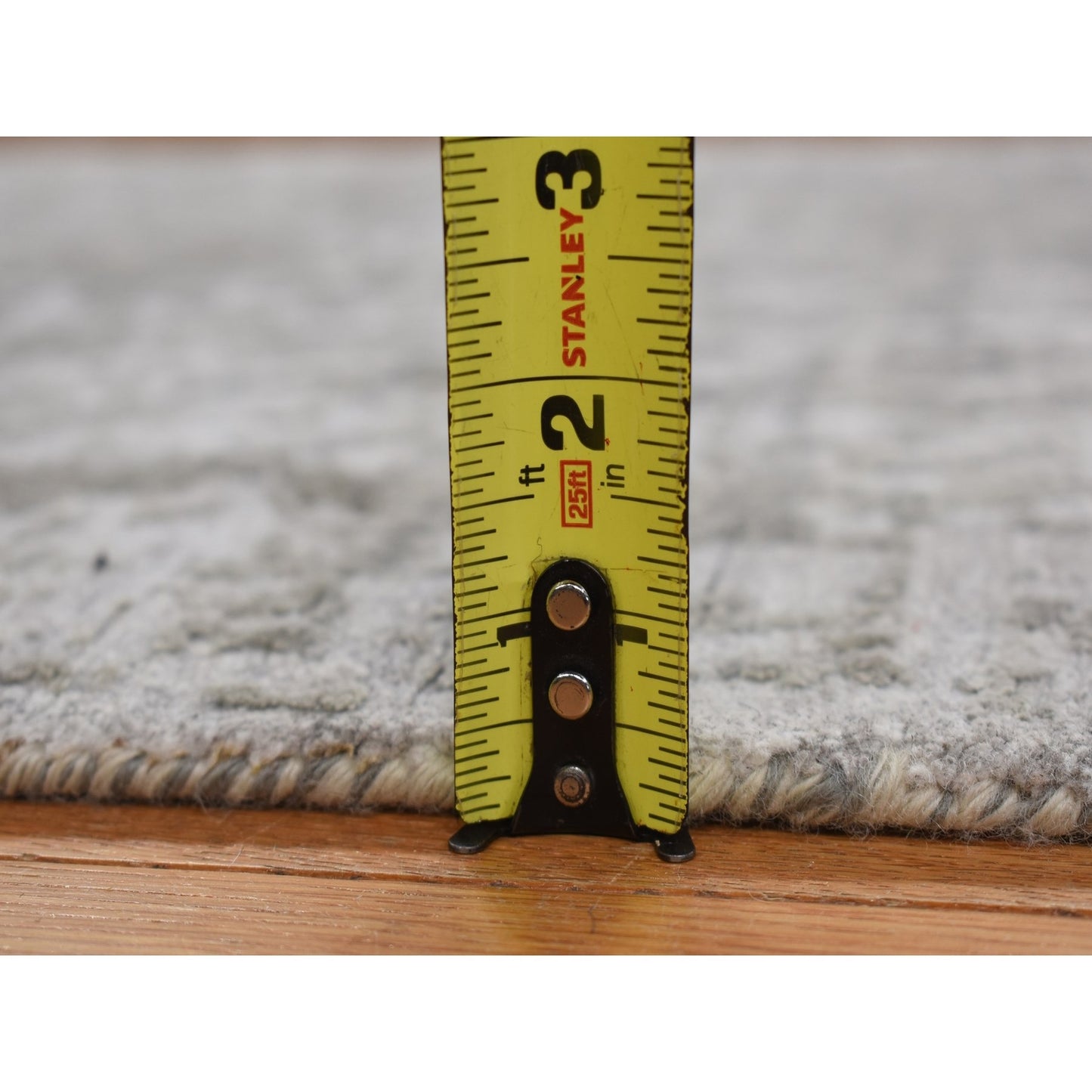 2'7"X6' Gray Hand Knotted Broken Wool And Silk Zoroastrian Design Rug