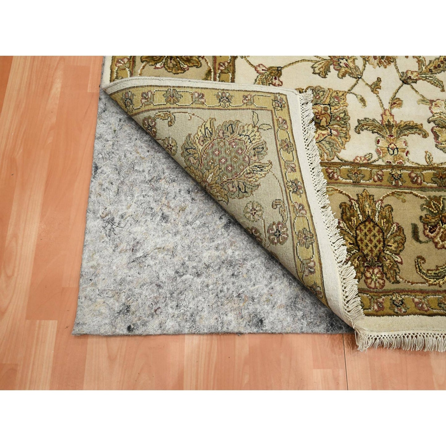 7'8"X10' White Rajasthan With Leaf Design Wool And Silk Hand Knotted Rug