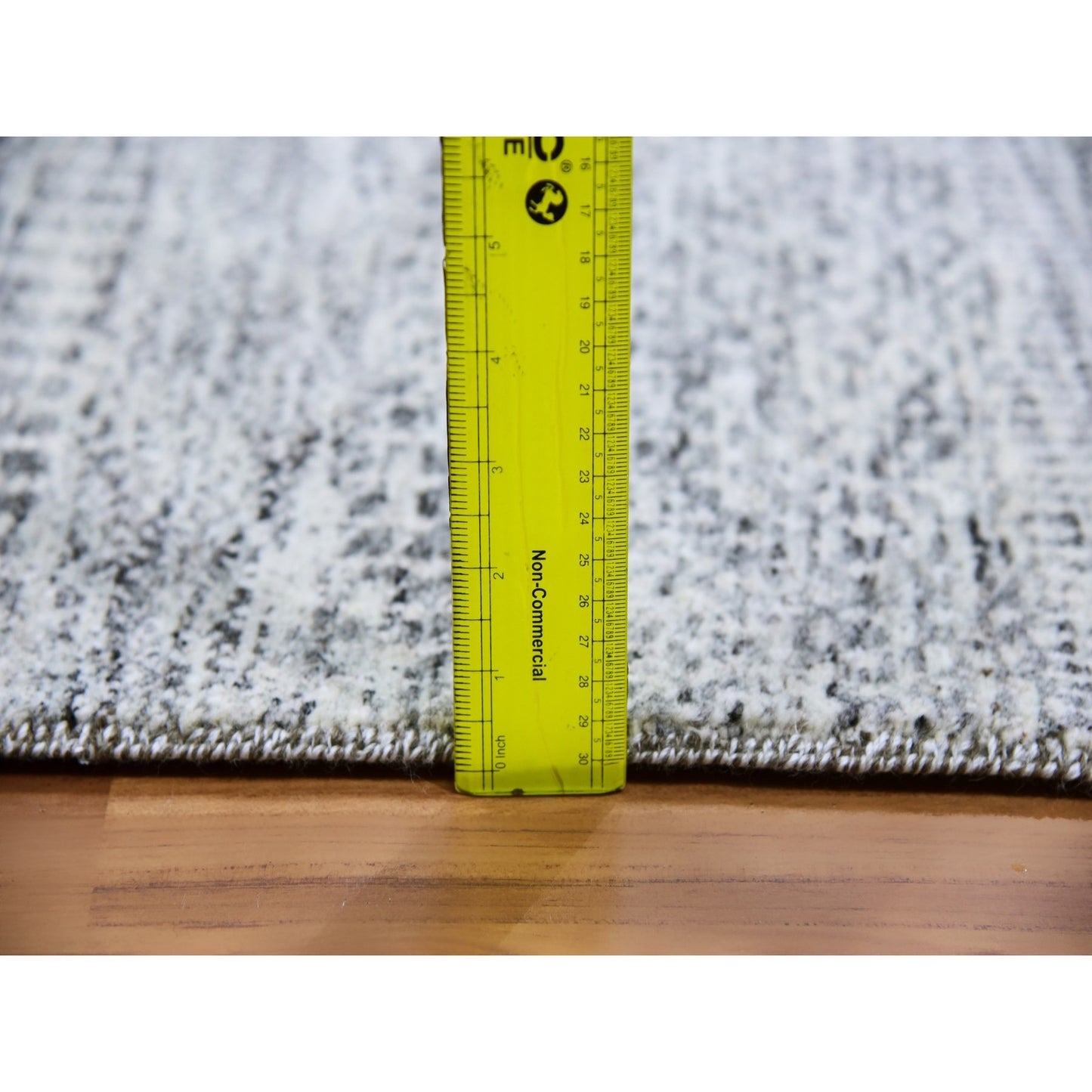 6'X6' Cloud Gray Undyed Wool Grass Design Hand Knotted Square Rug