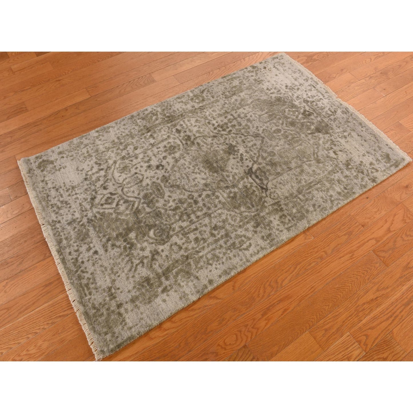 3'2"x5'1" Gray Broken Zoroastrian Design Hand Knotted Wool and Silk Rug