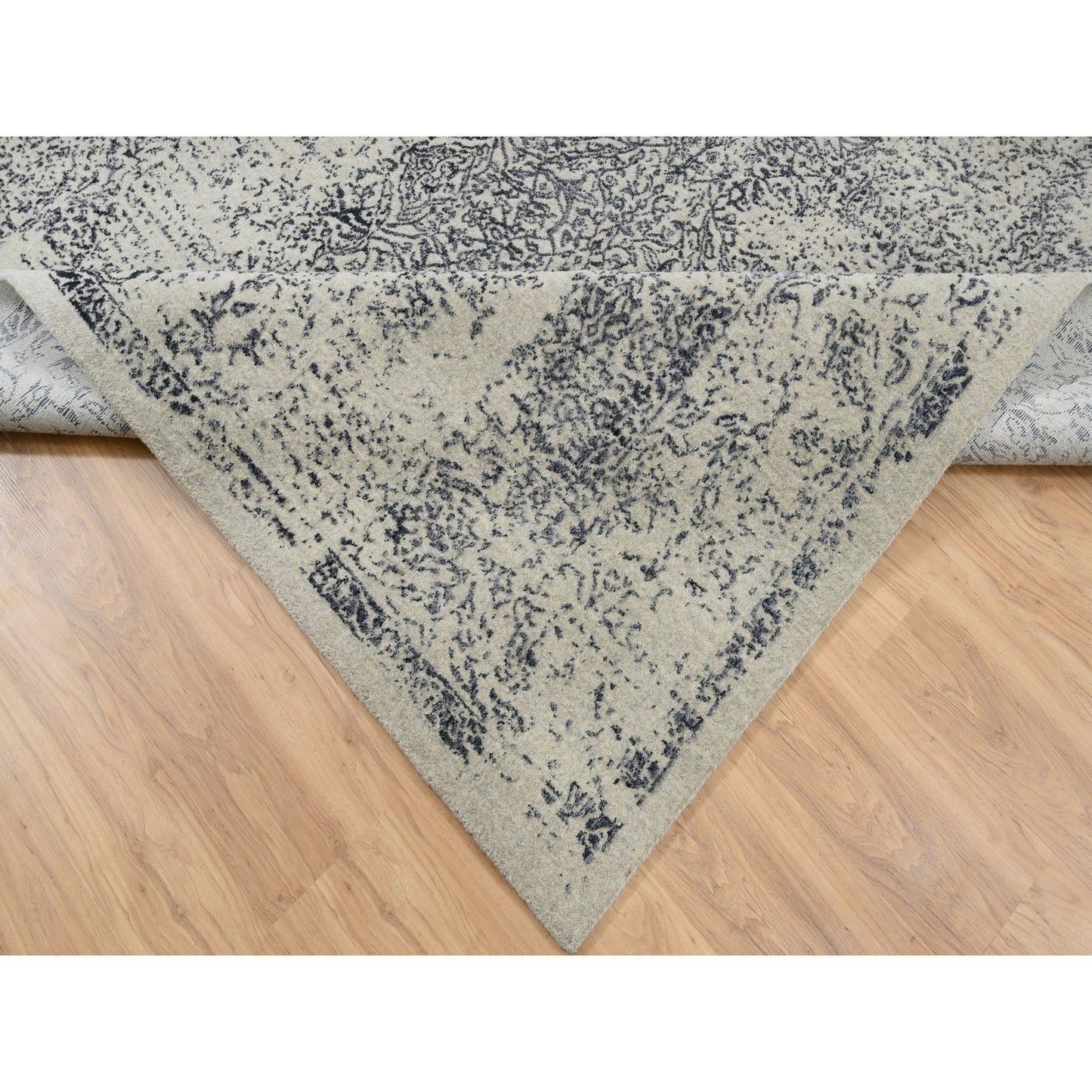 10'1"X10'1" Fine Jacquard Wool And Silk Hand Loomed Light Gray Square Rug