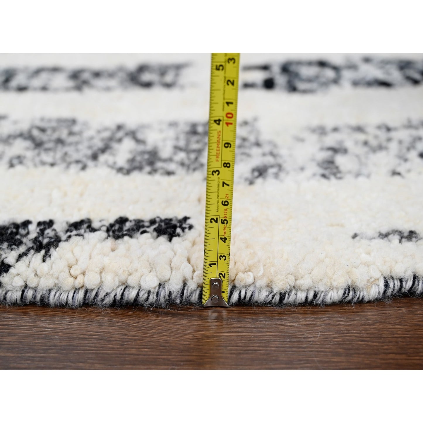 7'10"X8' Black & Ivory Wool Modern Design Hand Knotted Round Oriental Rug