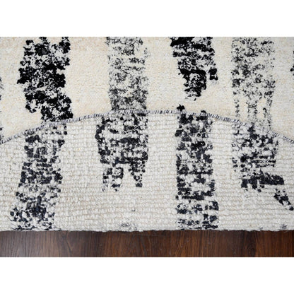 7'10"X8' Black & Ivory Wool Modern Design Hand Knotted Round Oriental Rug