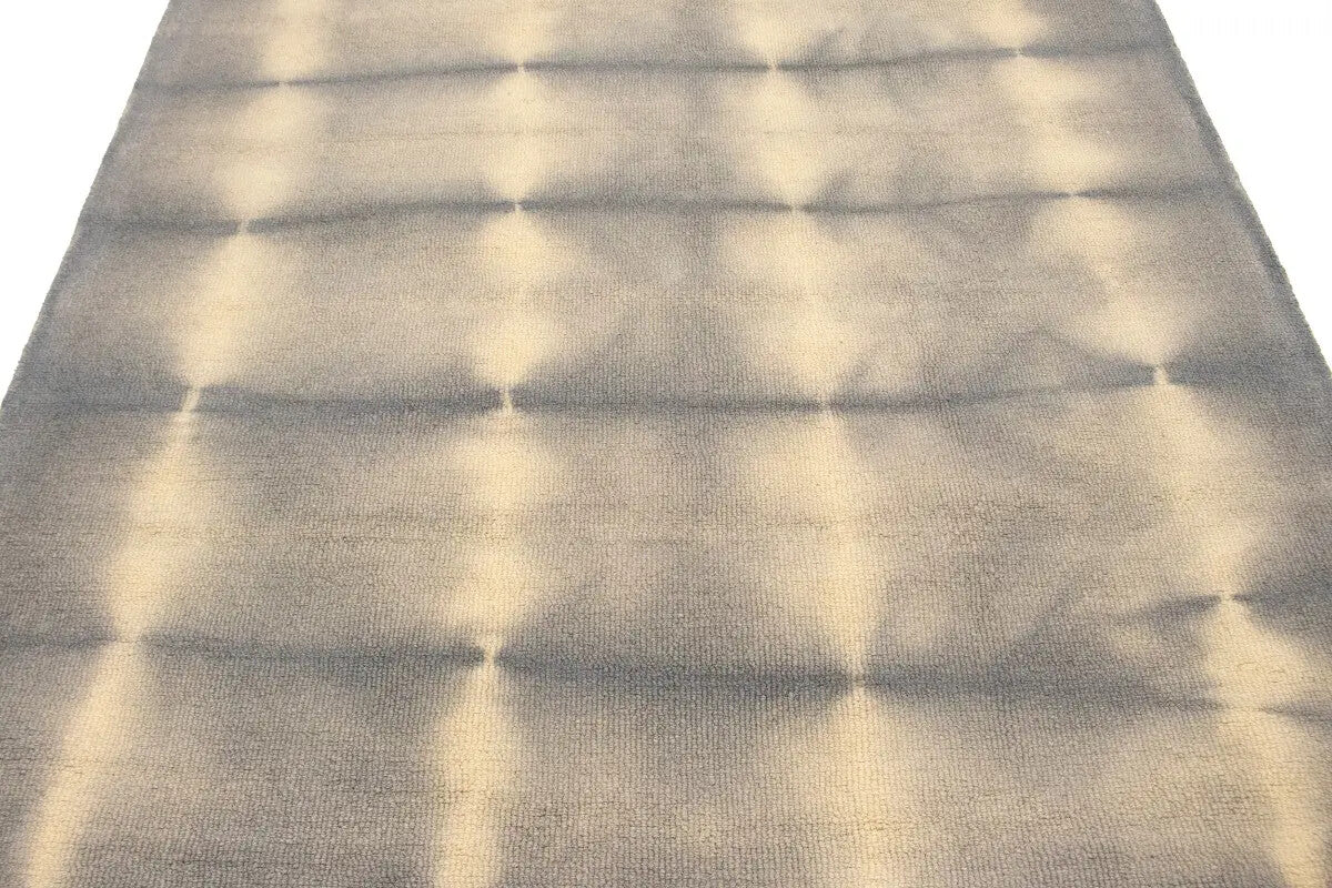 Hand-Tufted Gray Tie-Dye Wool Rug Modern