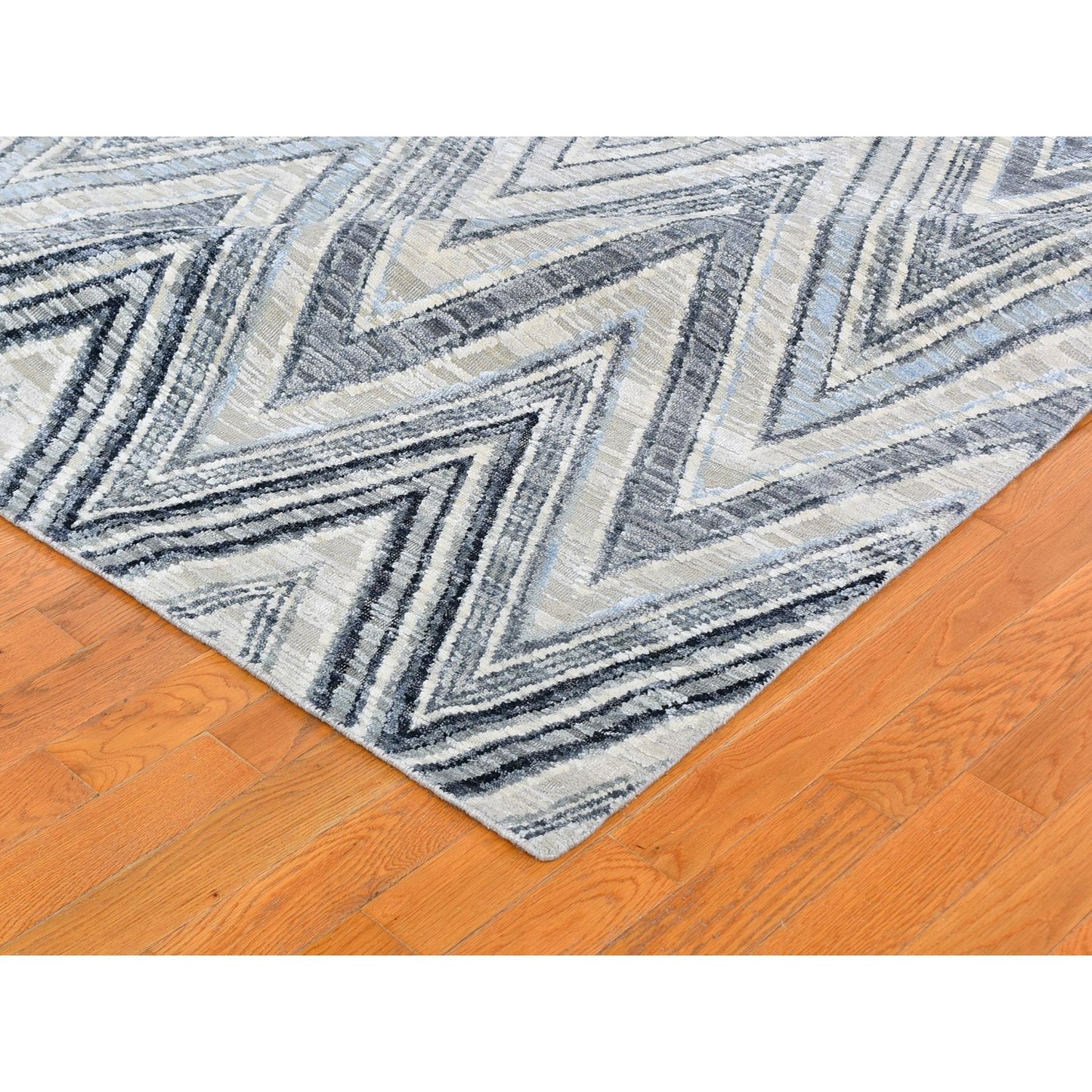 8'9"X12'2" Chevron Design Textured Wool And Pure Silk Hand Knotted Rug
