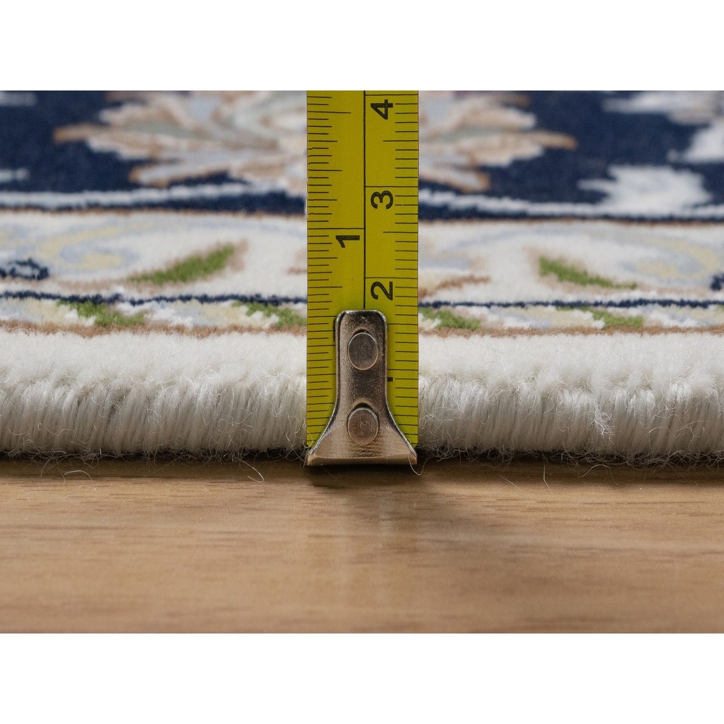 5'9"X9'2" Ivory Wool And Silk Nain With Flower Design Hand Knotted Rug