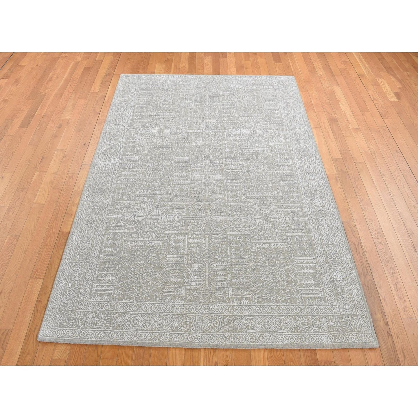 5'9"X9' Gray Wool And Silk Fine Jacquard Hand Loomed Oriental Rug