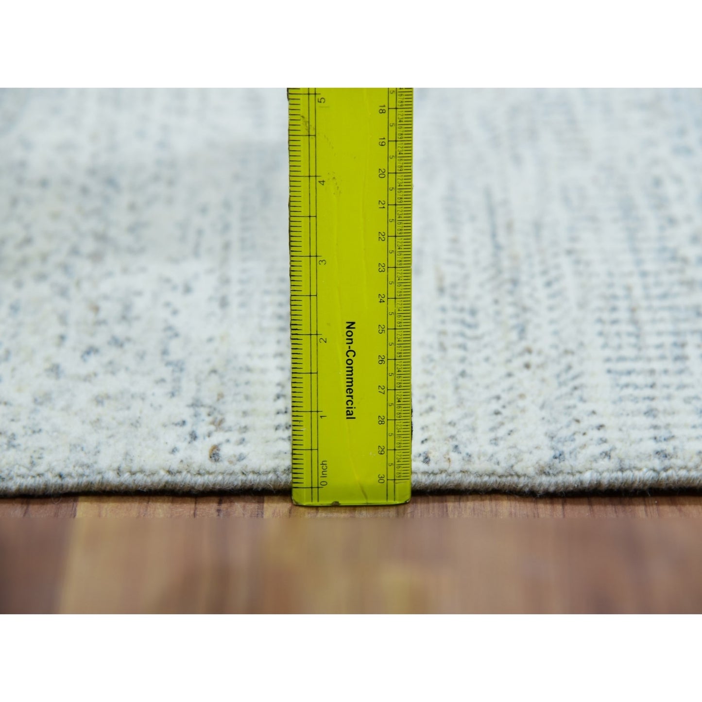 2'6"X6' Sea Salt Gray Tone On Tone Modern Undyed Hand Knotted Runner Rug