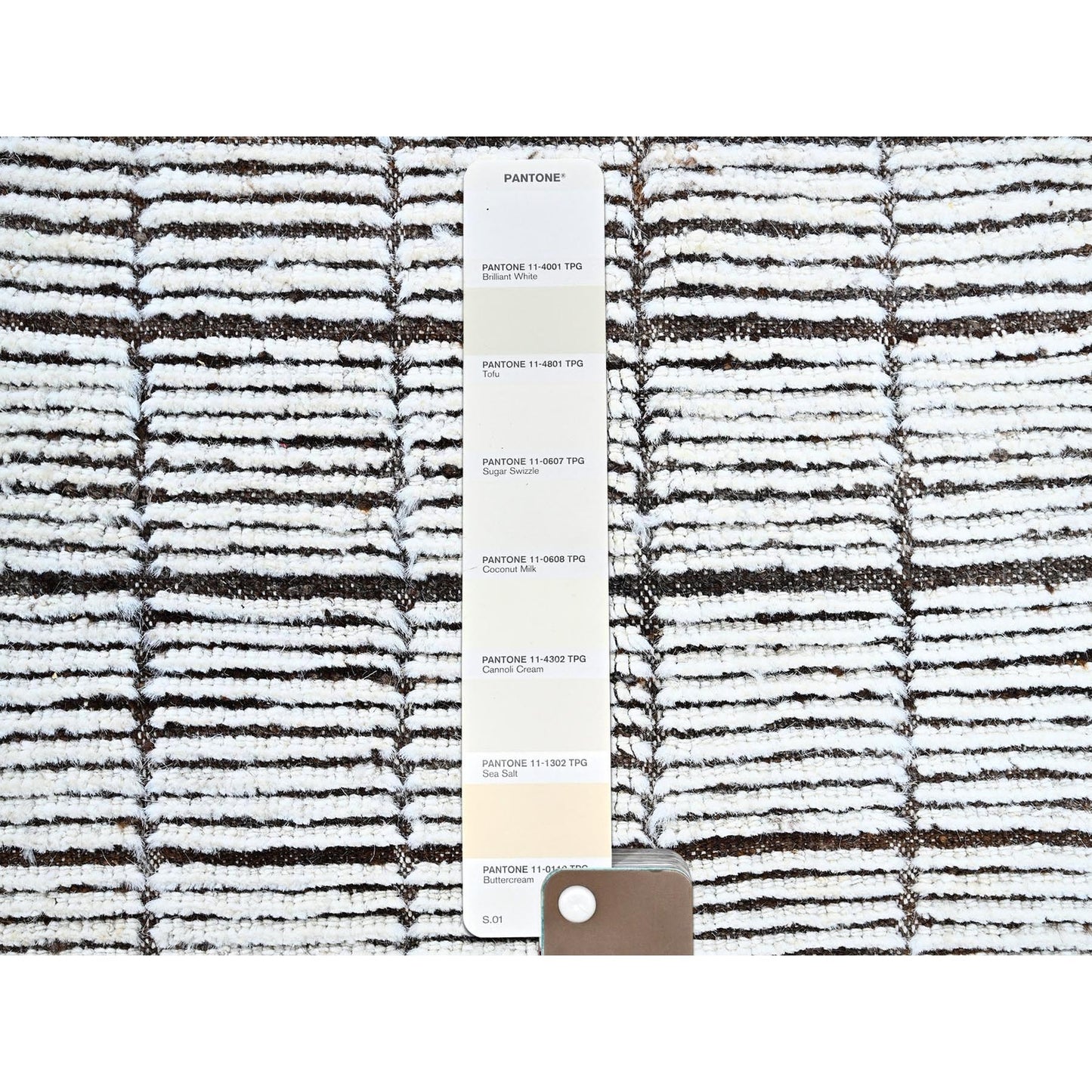 2'1"X2'8" White Moroccan Weave With Grid Design Wool Hand Knotted Mat Rug