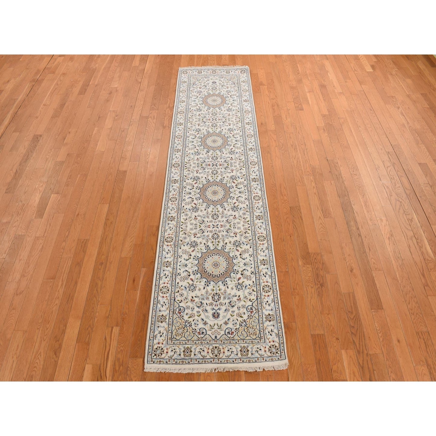 2'9"X10'2" Floral White Nain Hand Knotted 250 Kpsi Soft Wool Runner Rug