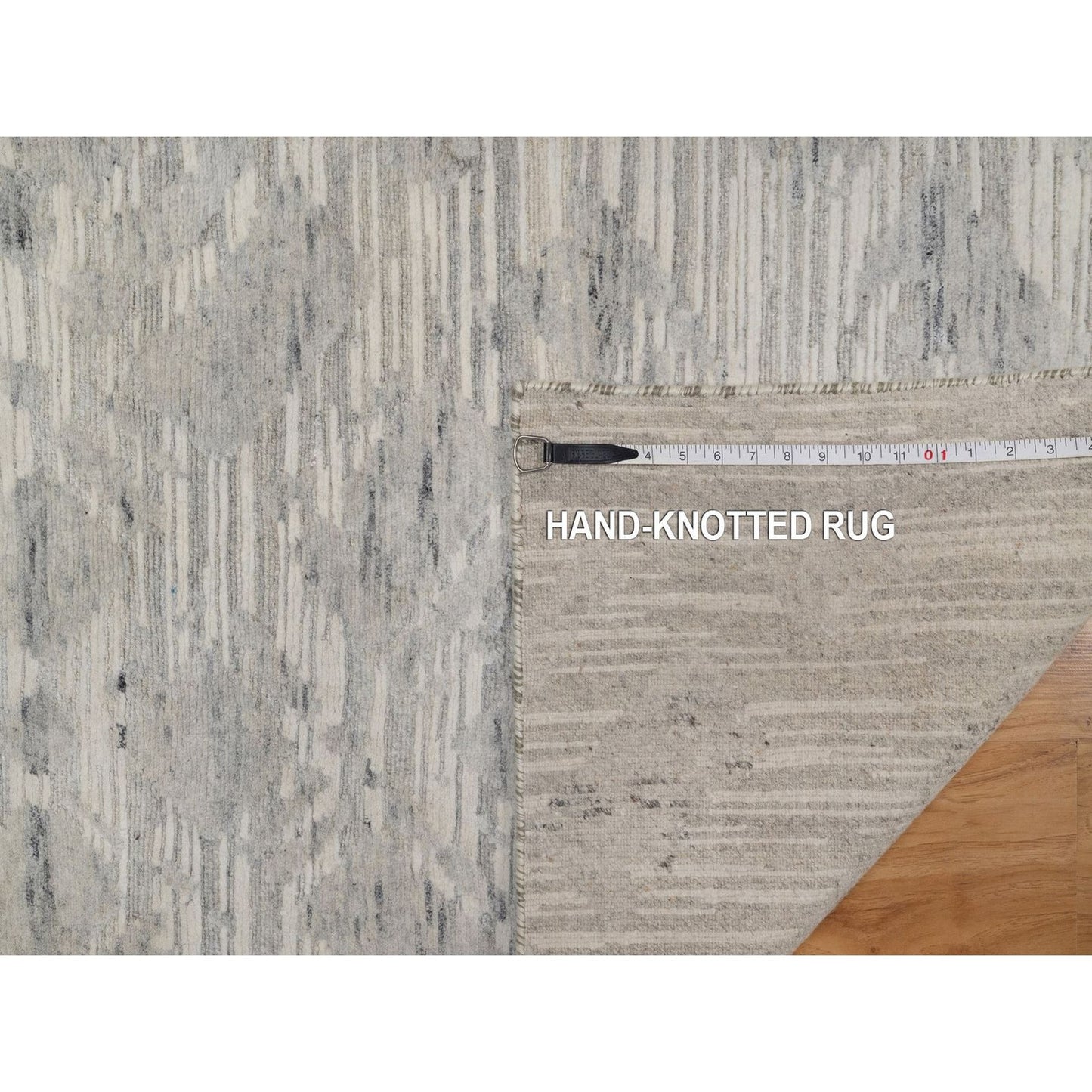 2'6"X6'3" Papyrus White Undyed Natural Wool Rug Modern Design Hand Knotted