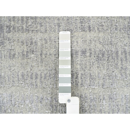 2'7"X10' Fine Jacquard Gray Hand Loomed Modern Wool And Silk Runner Rug