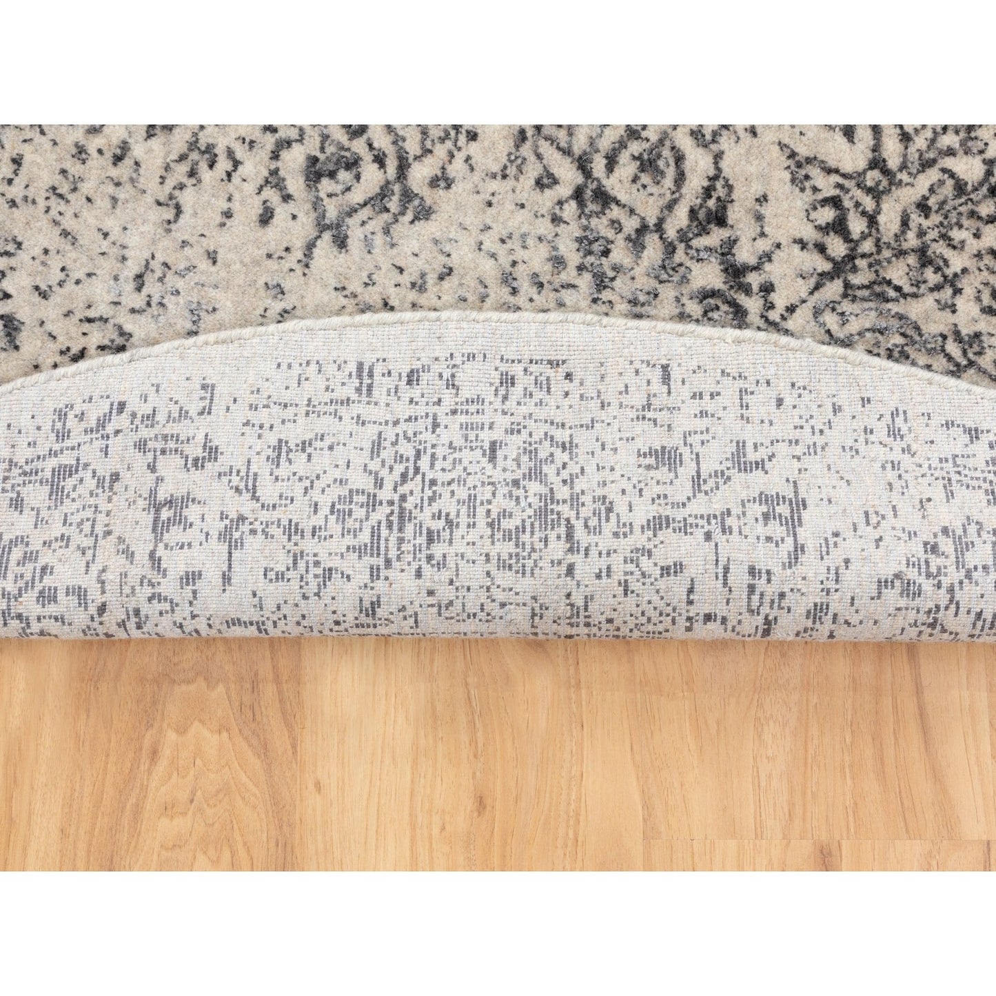 5'10"X5'10" Round Fine Jacquard Hand Loomed Erased Design Wool & Silk Rug