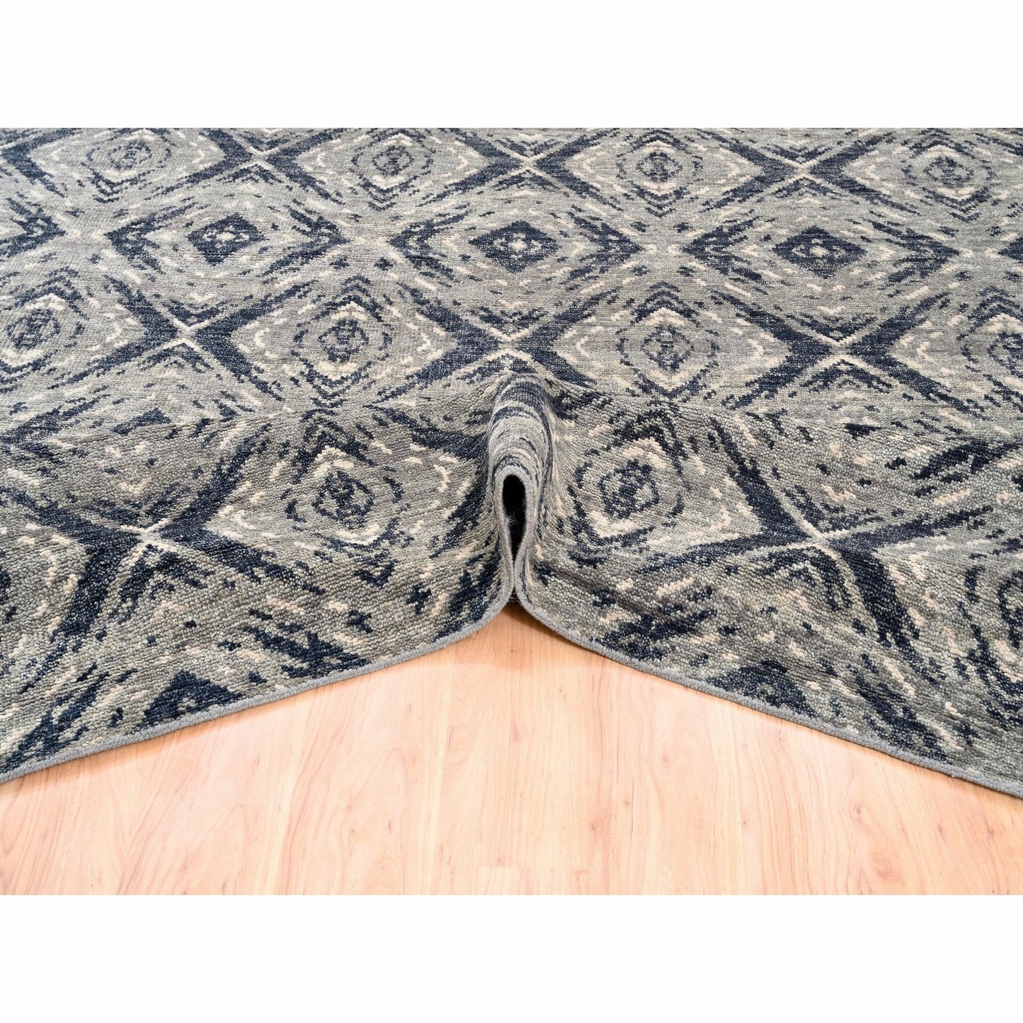 9'X12' Supple Collection All Over Square Design Erased Wool Handmade Rug