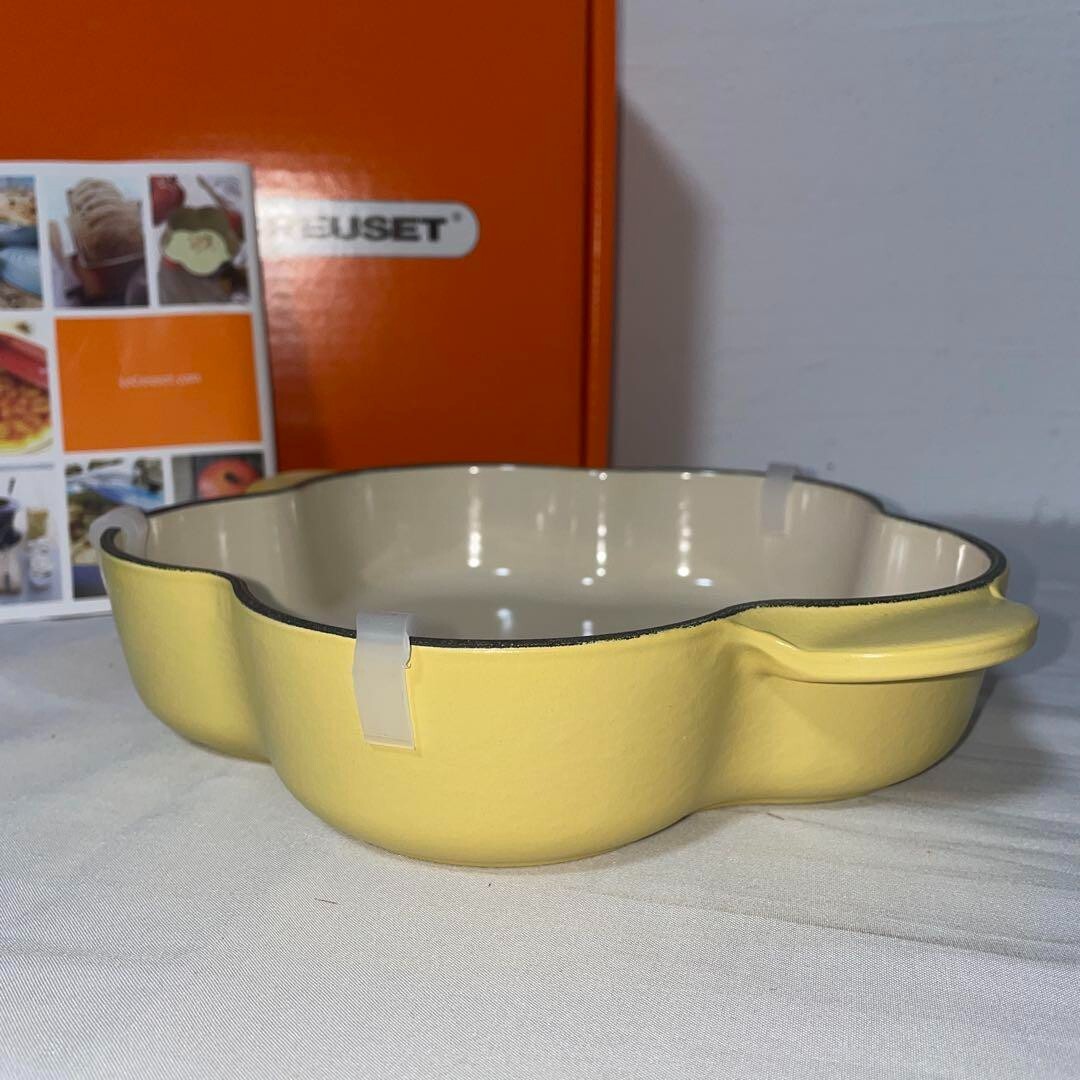 Pan Le Creuset Cocotte Fleur Flower Plate Dish 20cm 1.1L Cast Iron Shallow