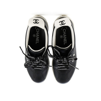 Chanel Women'S Cc Low-Top Flat Runner Sneakers Leather