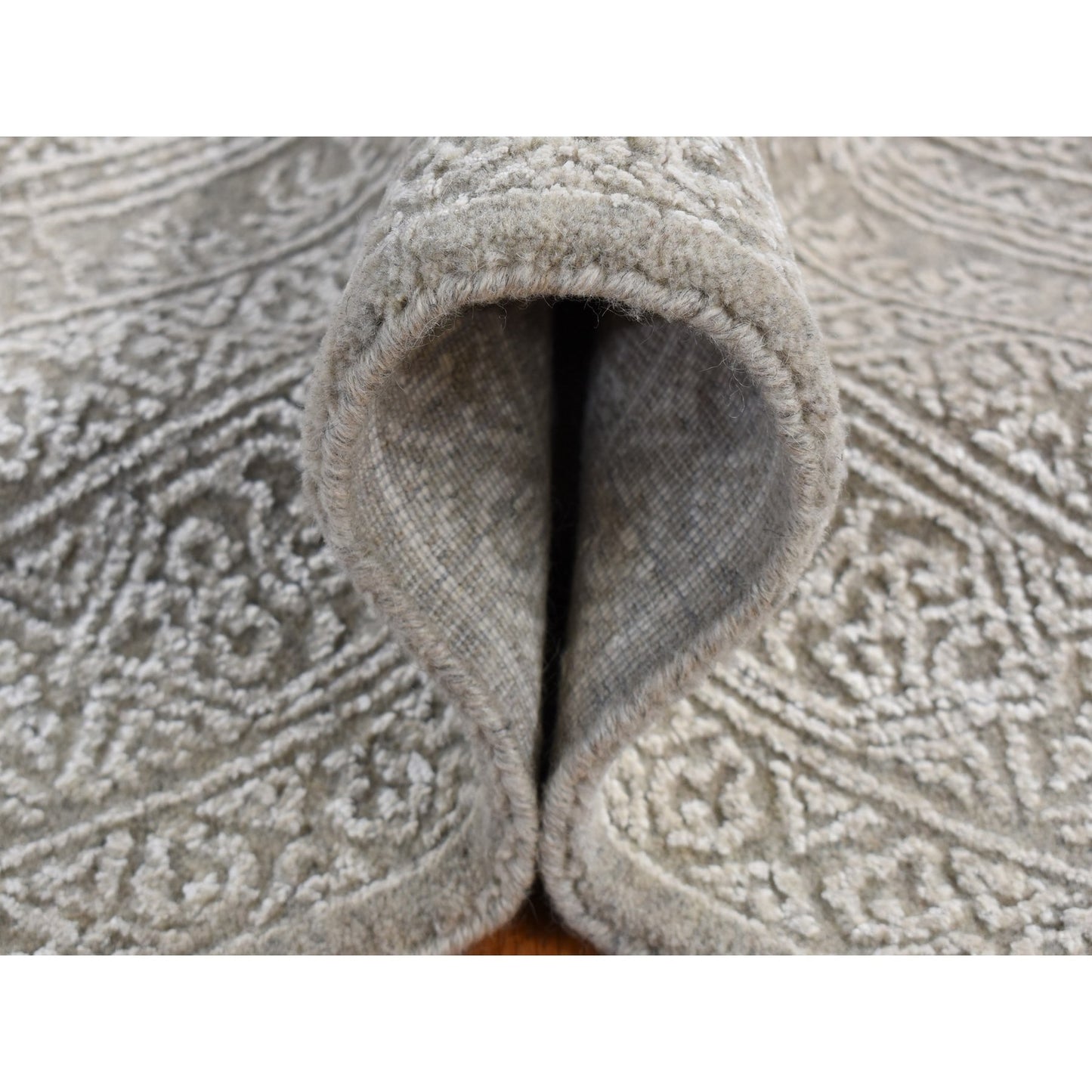 5'9"X9' Gray Wool And Silk Fine Jacquard Hand Loomed Oriental Rug