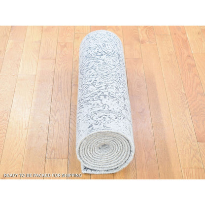 2'5"X12' Gray Transitional Jacquard Loomed Wool And Silk Runner Rug