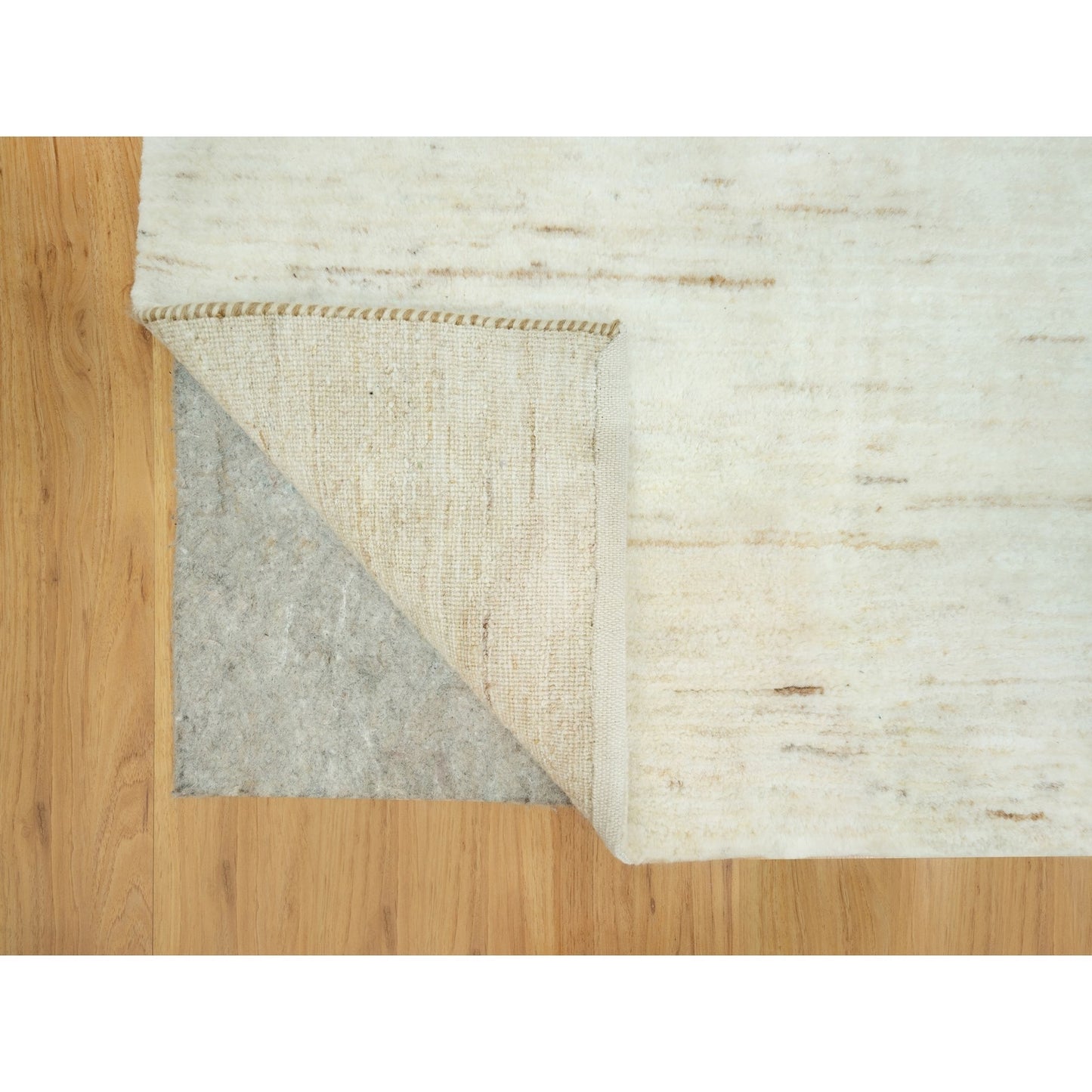 3'10"X5'10" White Plain Luxurious Wool Thick And Plush Hand Knotted Rug