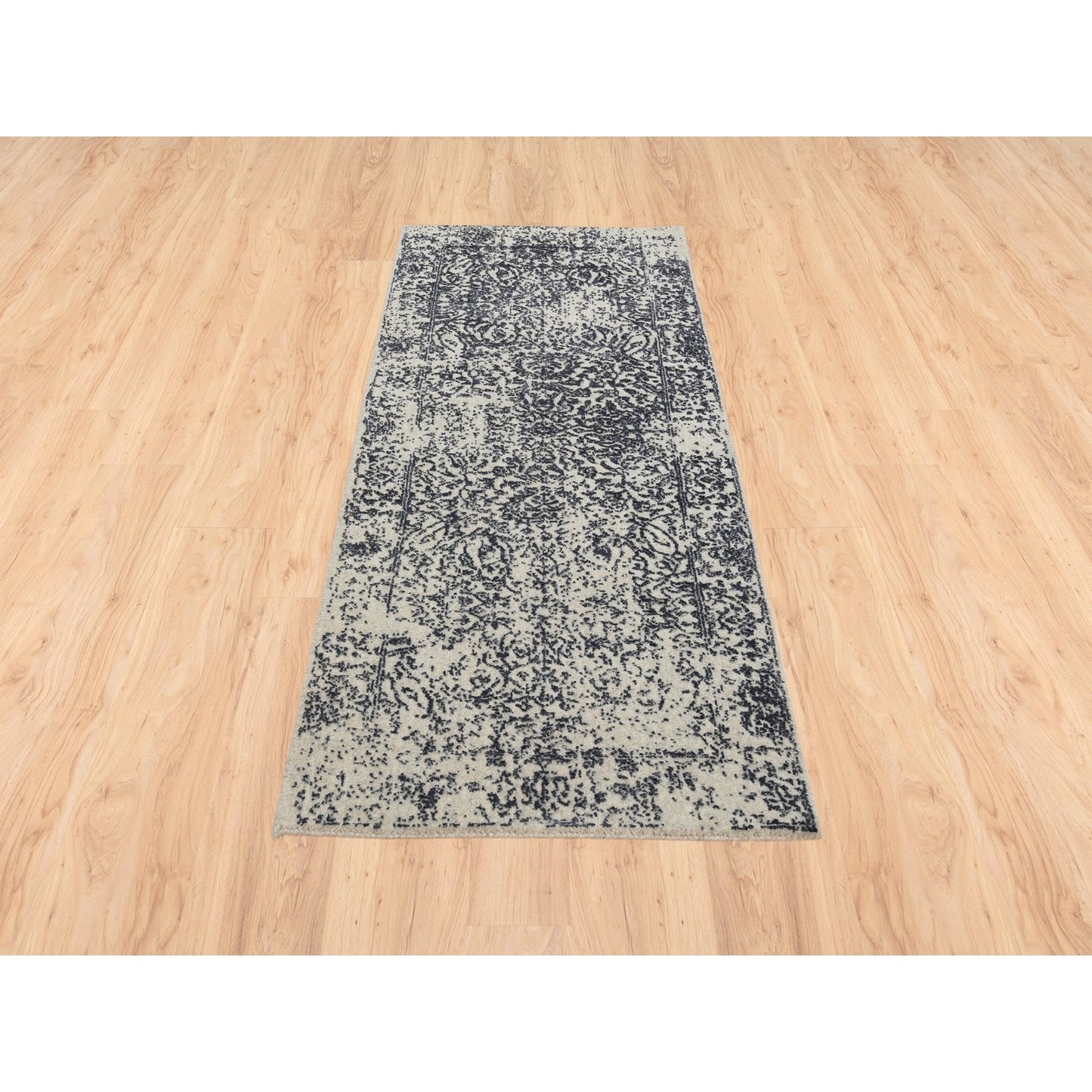 2'6"X6' Hand Loomed Light Gray Fine Jacquard Wool And Art Silk Runner Rug