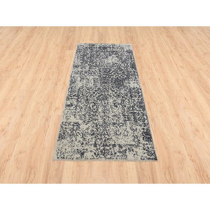 2'6"X6' Hand Loomed Light Gray Fine Jacquard Wool And Art Silk Runner Rug