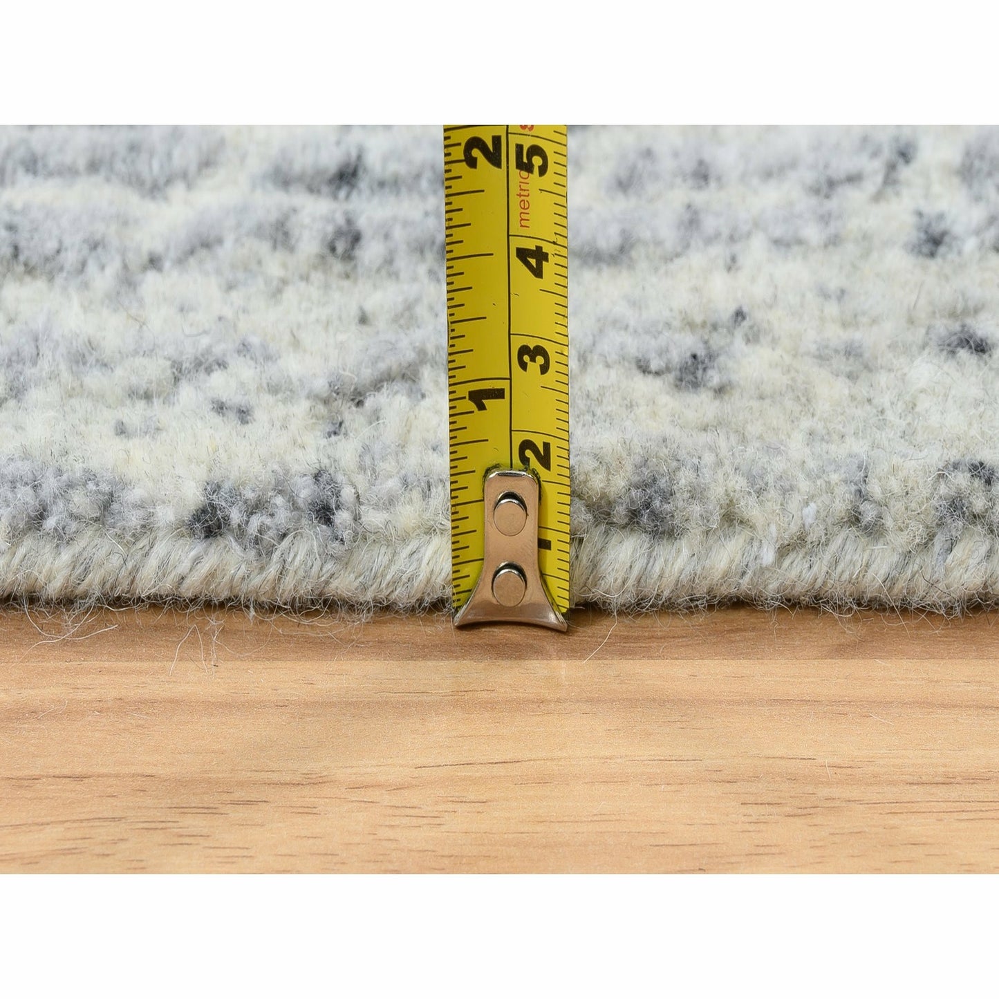 2'6"X10' Gray Wool And Plant Based Silk Hand Loomed Runner Rug