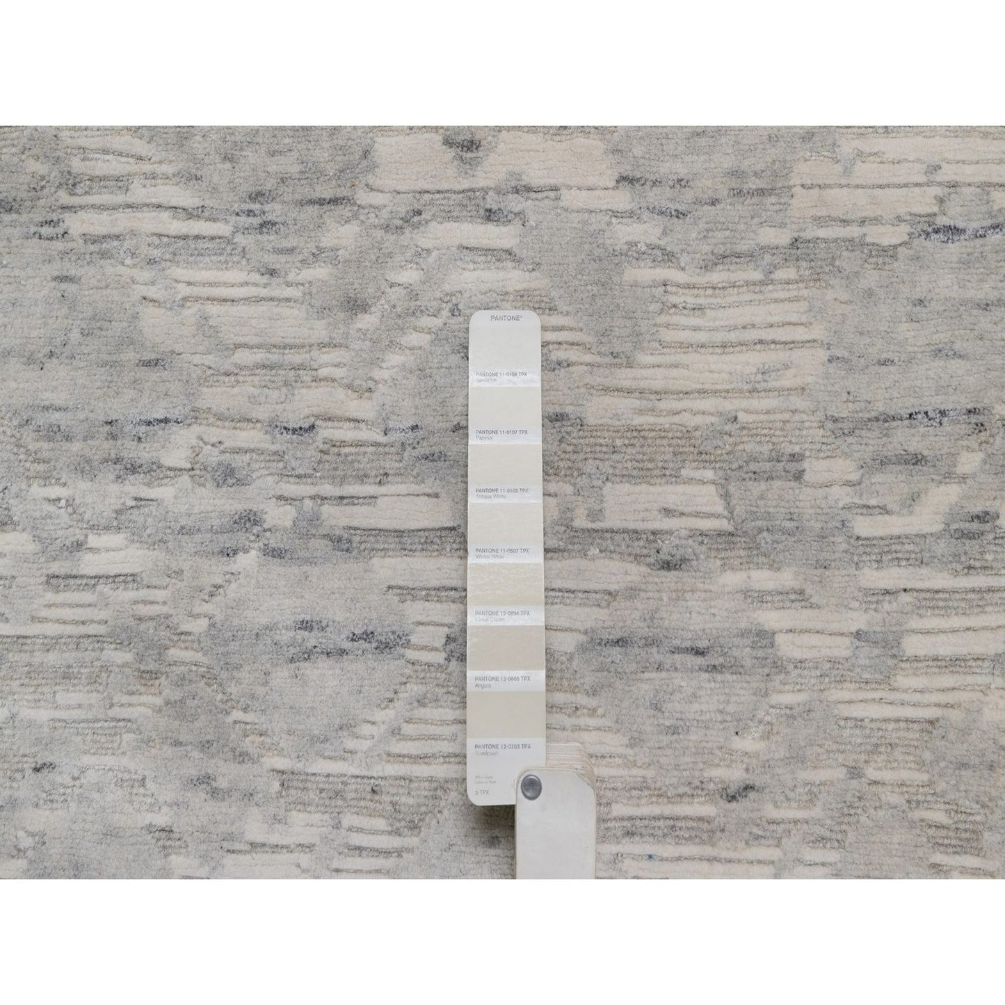 2'6"X6'3" Papyrus White Undyed Natural Wool Rug Modern Design Hand Knotted