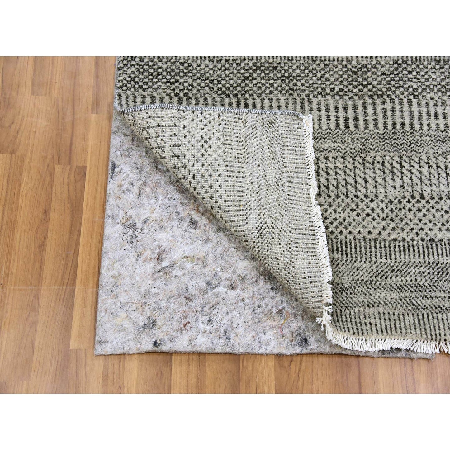 2'7"X4'1" Rustic Gray Grass Design Hand Knotted Undyed Organic Wool Rug
