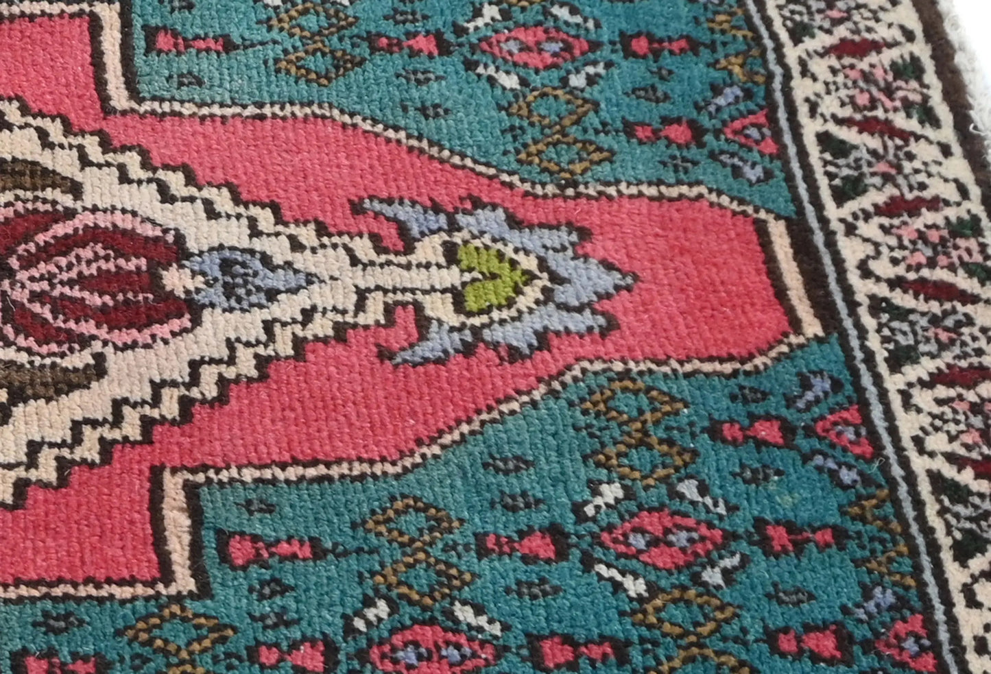 1'11 X 2'8 ft Semi-Antique Distressed Oriental Rug Muted Floral Design Carpet