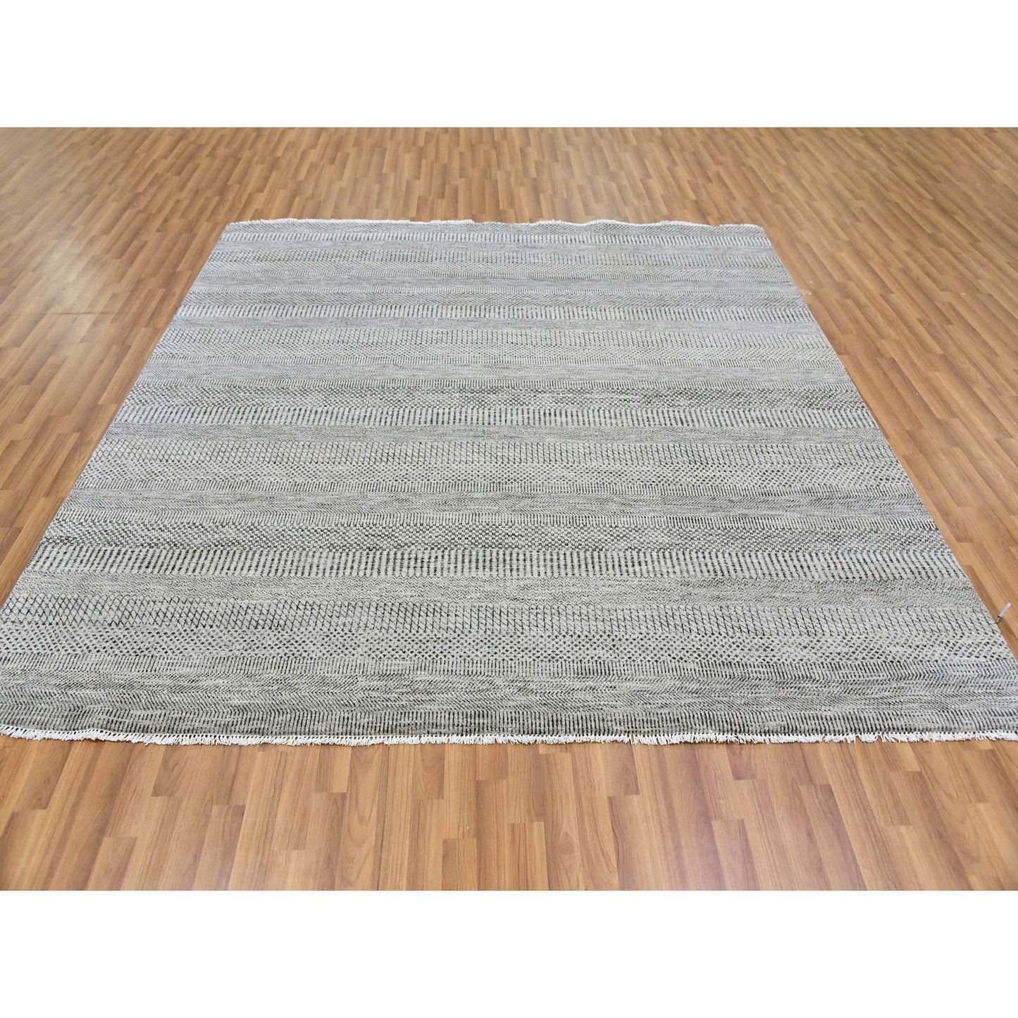 8'X8' Silver Gray Grass Design Undyed 100% Wool Hand Knotted Square Rug