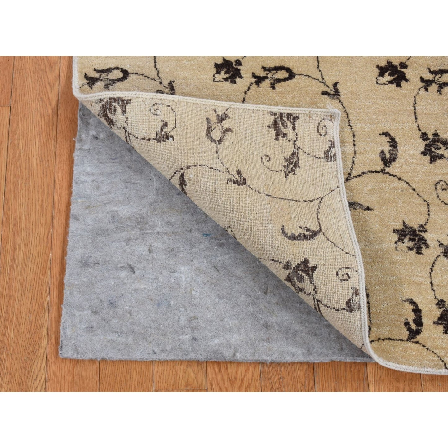 4'7"X6'4" Beige, Scroll And Branch Design, Hand Knotted Pure Wool Rug