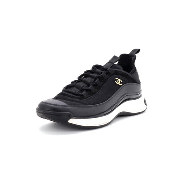 Chanel Women'S Cc Cap Toe Logo Sneakers Suede And Mixed Fibers