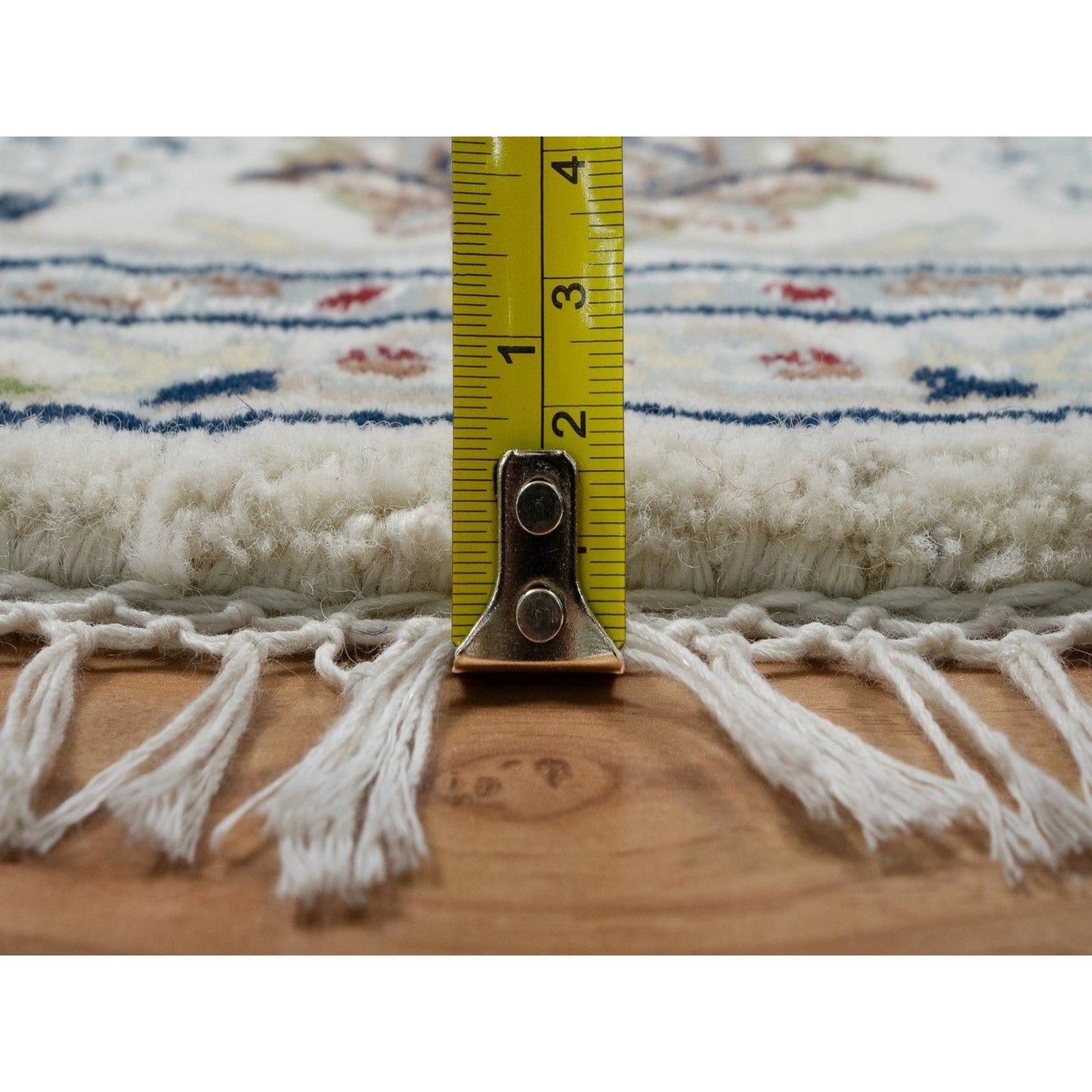 6'X6' Ivory Hand Knotted Nain With Flower Design Wool And Silk Round Rug