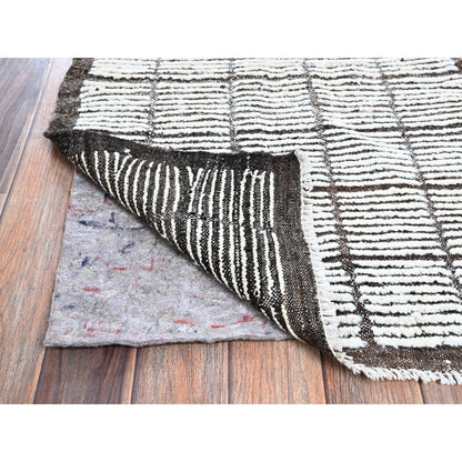 2'2"X2'8" White Moroccan Weave With Grid Design Wool Hand Knotted Mat Rug