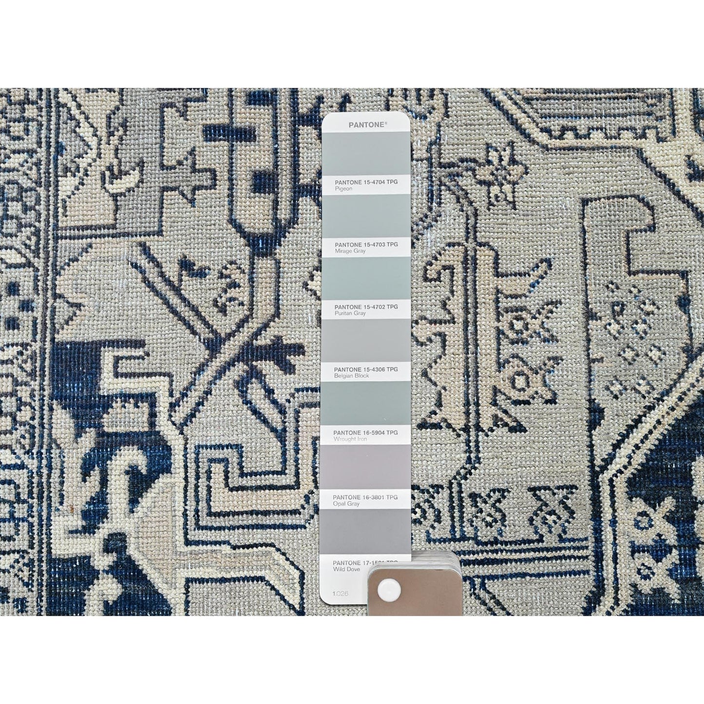 6'X9' Cloud Gray Seeripe Heris Medallion Design Pure Wool Hand Knotted Rug