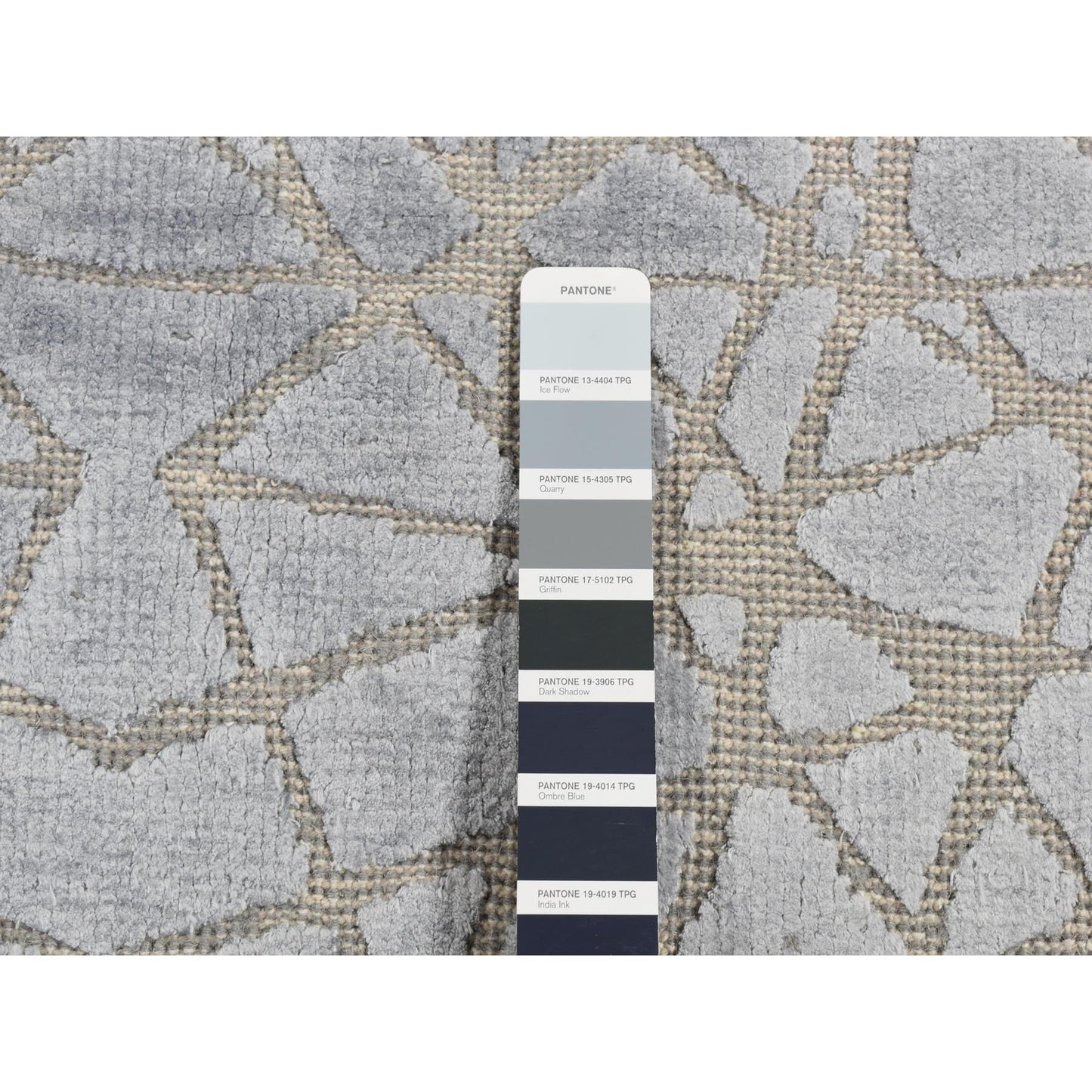 6'X8'10" Gray Flat Pile With Raised Silk Hand Knotted Tone On Tone Rug