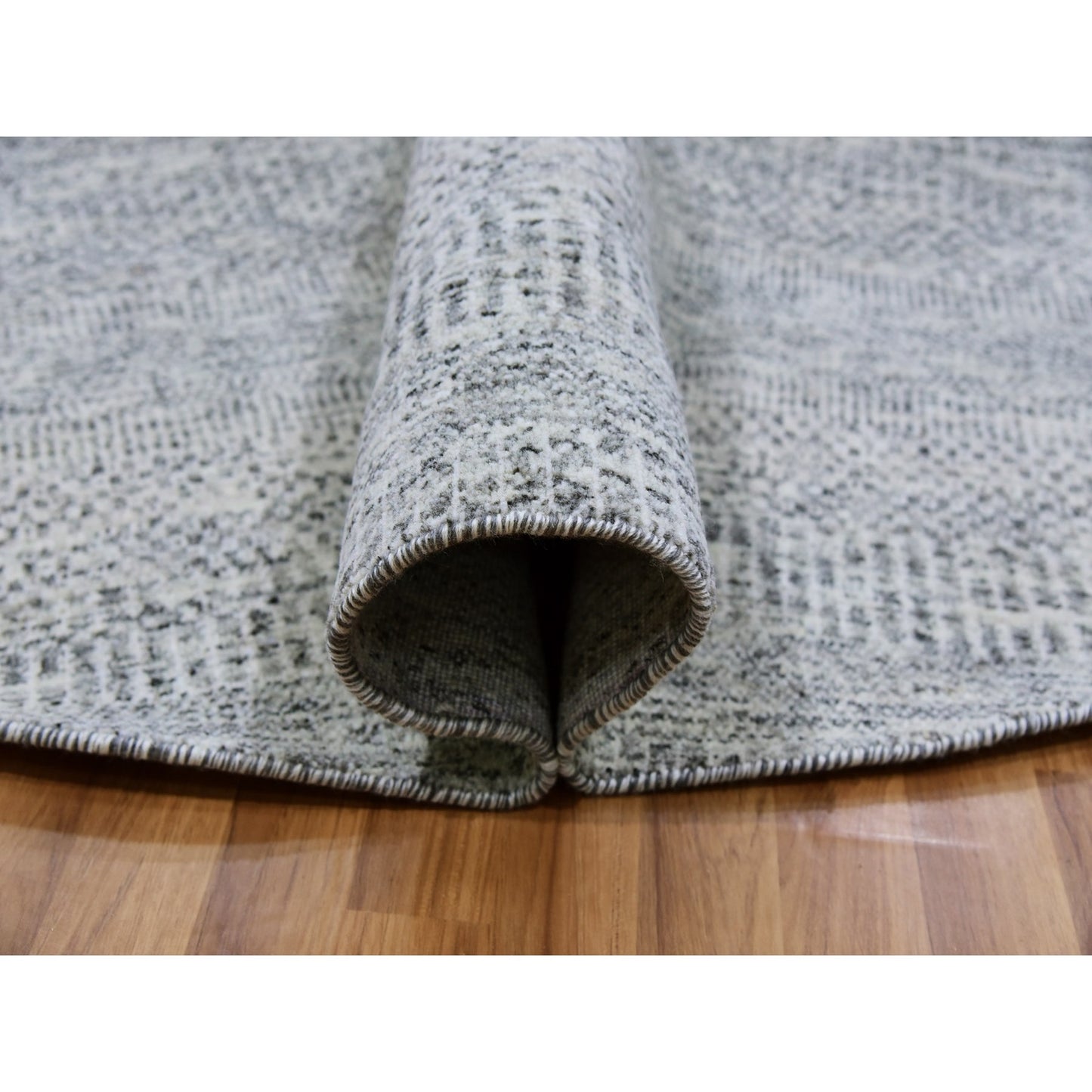 7'9"X7'9" Gray Undyed Pure Wool Grass Design Hand Knotted Round Rug